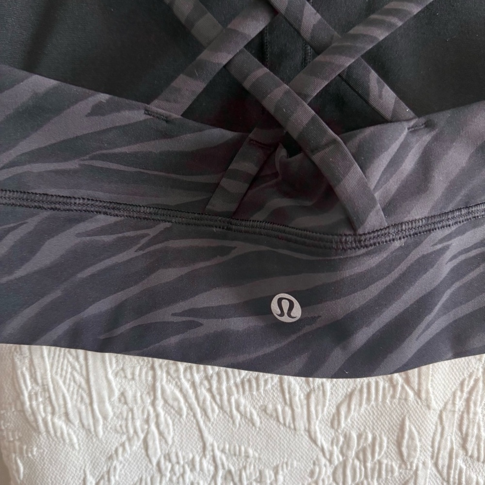 Lululemon Le Tigre Camo Deep Coal Multi Energy Longline Sports Bra - Picture 4 of 5